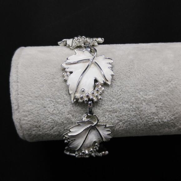Sarah Coventry "Whispering Leaves" Bracelet, White Enamel, Silver Tone, 1960 - Picture 3 of 10